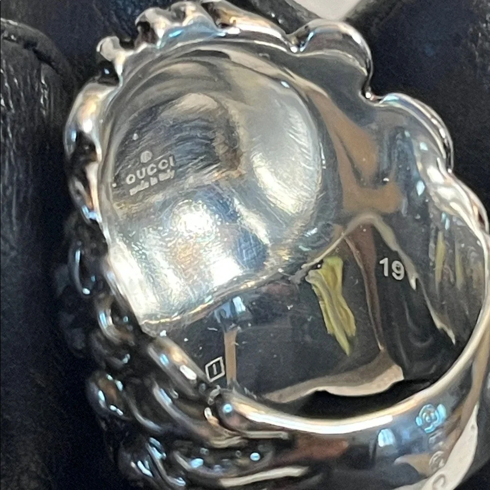 Gucci Lion Head Motif Ring With Black Stone Size 8 Full Inclusion